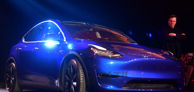 테슬라, 새로운 SUV 모델 Y 선보여…2020년 출시 예정