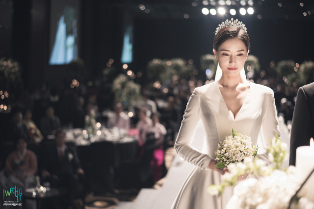 [공식] ‘3월의 신부’ 공현주, 순백의 웨딩사진 공개 “예쁘게 잘 살겠다.”