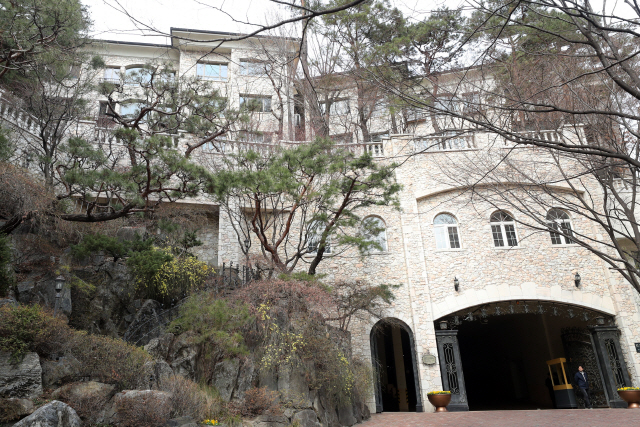 올해 가장 비싼 공동주택으로 발표된 서울 서초동 트라움하우스5차. /연합뉴스