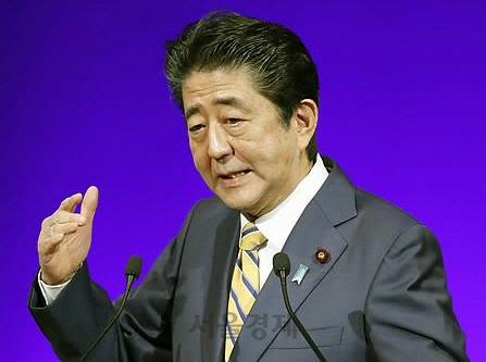 日 아베 총리 ‘4선론’ 힘 얻나…자민당 25% “다음 총재도 아베”