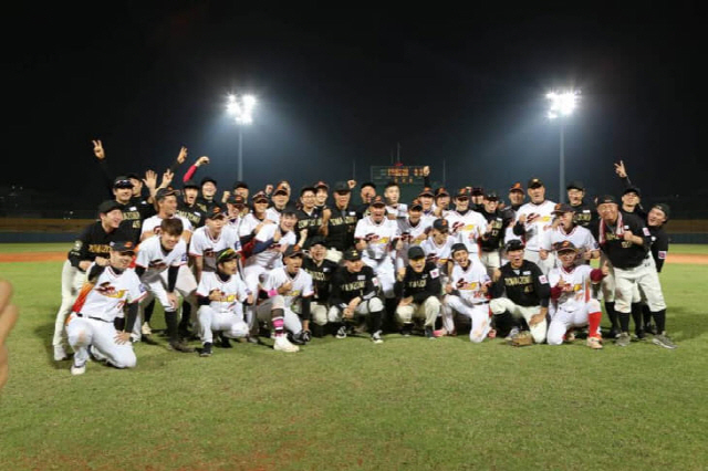 지난해 12월 대만에서 열린 한국과 대만 연예인 야구단 경기후 기념사진/광주시 제공