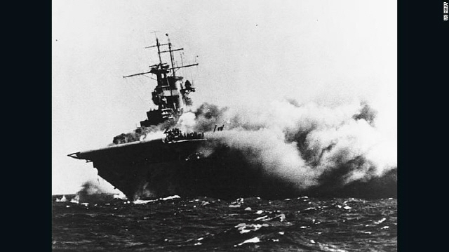 일본 잠수함의 어뢰공격을 받고 화염에 휩싸인 와스프호 /미해군