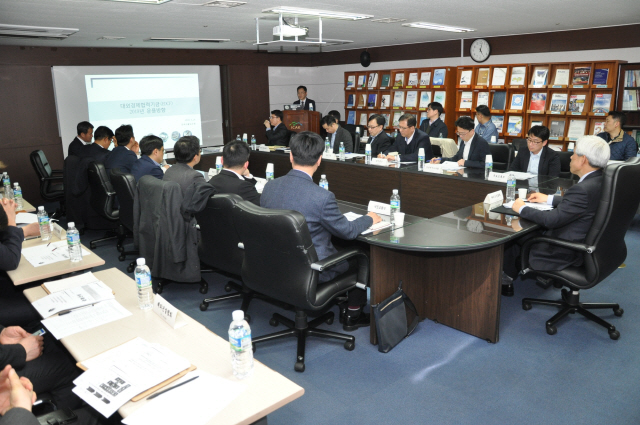 지난 19일 서울 중구 해외건설협회 대회의실에서 해외건설을 대표하는 주요 기업 부서장들이 참석한 가운데 간담회가 진행됐다. 사진제공=해외건설협회