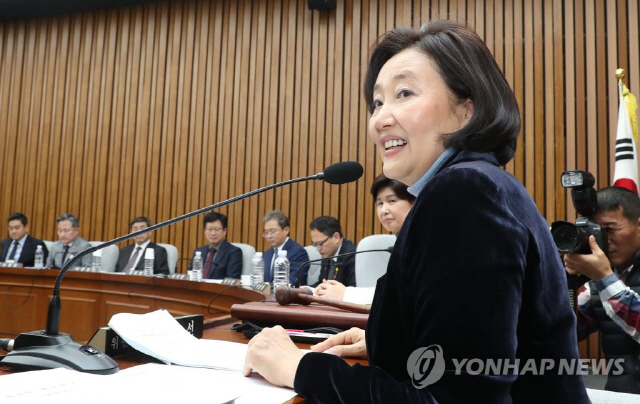 박영선 “황교안·윤한홍, 가짜뉴스 유포…사과 안하면 법적조치”