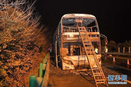 중국 후난성서 대형 관광버스 화재로 26명 사망
