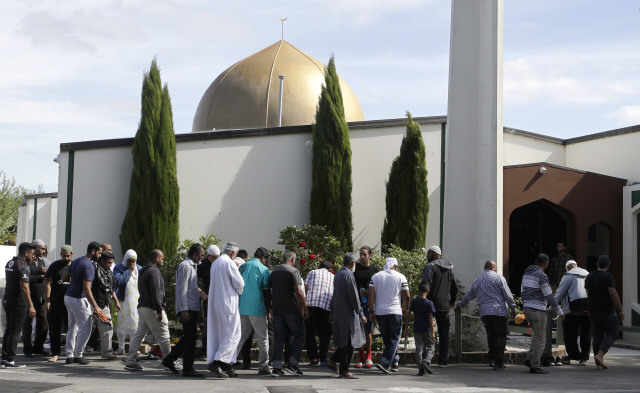 총기테러 아픔 딛고…다시 문 연 뉴질랜드 이슬람 사원