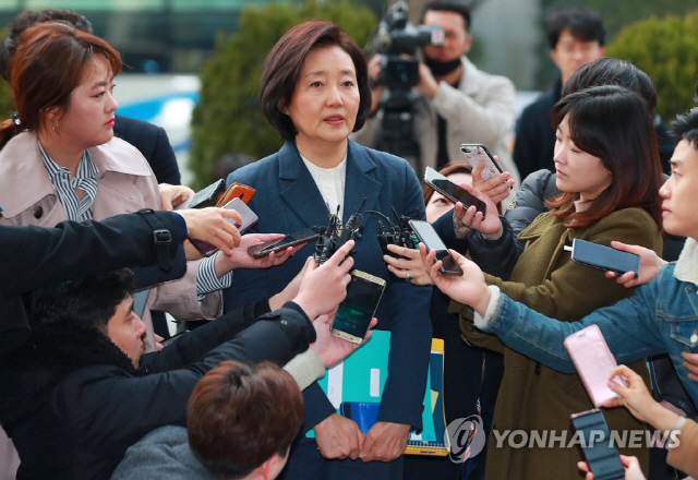 박영선 “최저임금 인상, 경제환경 고려해 유연하게 결정해야”