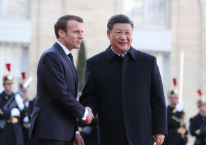 시진핑(오른쪽) 중국 국가주석과 에마뉘엘 마크롱 프랑스 대통령. /신화통신연합뉴스