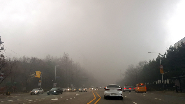 검은 연기로 가득찬 용인 성복동 일대 /연합뉴스