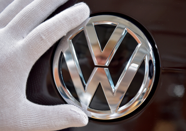 VW·아마존, 車생산플랫폼 개발 위해 손 잡는다