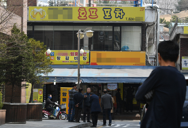 김의겸 청와대 대변인 부부가 지난해 7월 25여억원에 매수한 서울 동작구 흑석동 건물의 모습. 김 대변인은 28일 전 재산 14억원에 은행 대출 10억원, 처제에게 빌린 1억원을 더해 건물을 매수했다고 해명했다./오승현기자 2019.3.28