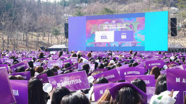 지난 23일 열린 ‘아미 유나이티드 인 서울(ARMY UNITED in SEOUL)’행사에 방탄소년단 공식 팬클럽 ‘아미’ 1만 명이 모여있다. /사진제공=빅히트엔터테인먼트