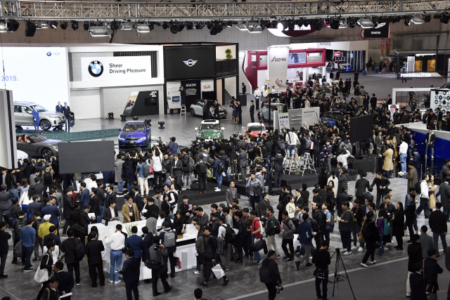 28일 경기도 고양시 킨텍스에서 열린 2019 서울모터쇼 프레스데이에서 BMW/MINI가 신차를 공개하고 있다./성형주기자 2019.03.28