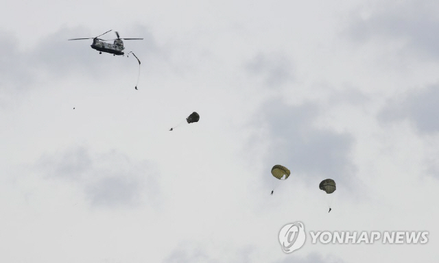 고공강하 훈련. 사진은 본 기사와 관련 없음./연합뉴스