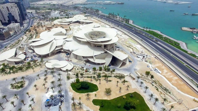 현대건설이 시공한 ‘카타르 국립박물관’ 전경. ‘사막의 장미’를 모티브로 설계된 이 박물관은 21세기 건축물을 대표하는 걸작 가운데 하나로 주목 받고 있다./사진제공=현대건설