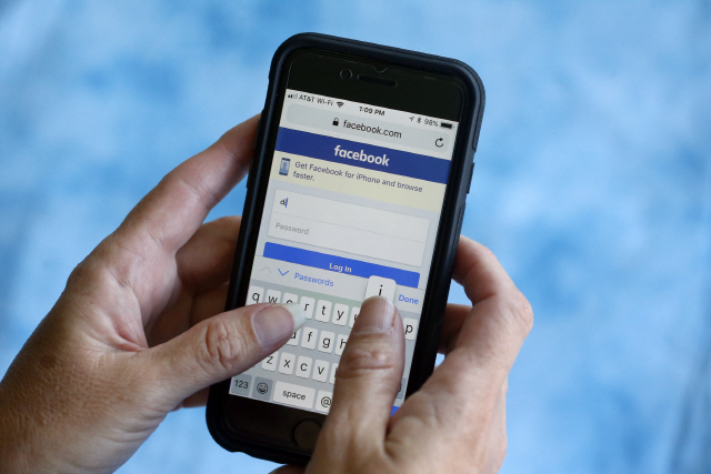 통제 안 되는 페이스북 정보 유출...제3자가 클라우드에 무방비 노출