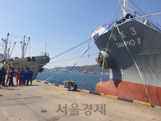 삼표시멘트의 시멘트 운송선 ‘삼표3호’가 부산 감천항에서 진수되고 있다. /사진제공=삼표시멘트