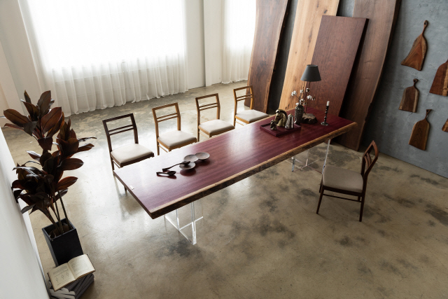 퍼플하트 수종으로 제작한 우드슬랩 테이블입니다/스튜디오죽산목공소