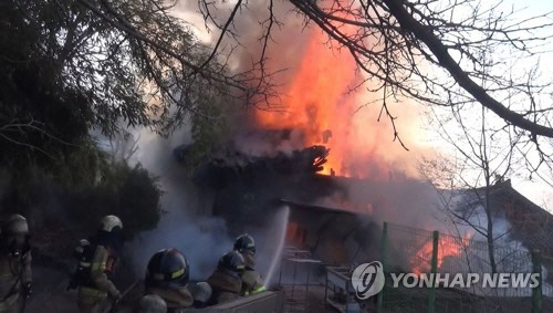 서울 종로구 인왕사 화재, 서울시내 인근서 '큰일날 뻔' 보광전 전소