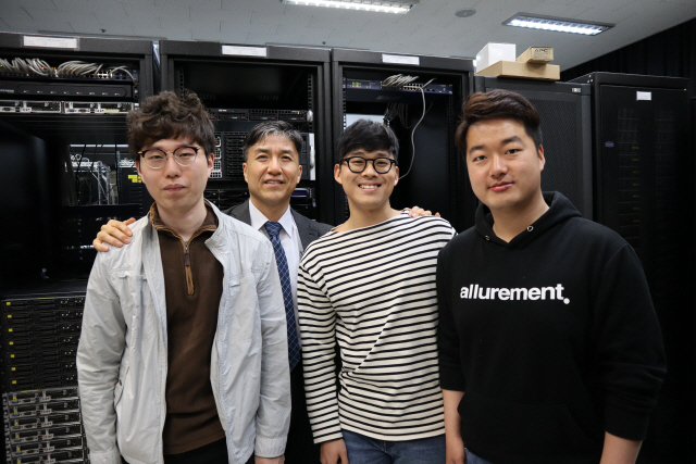 조광현(왼쪽 두번째) KAIST 바이오및뇌공학과 교수와 연구팀.