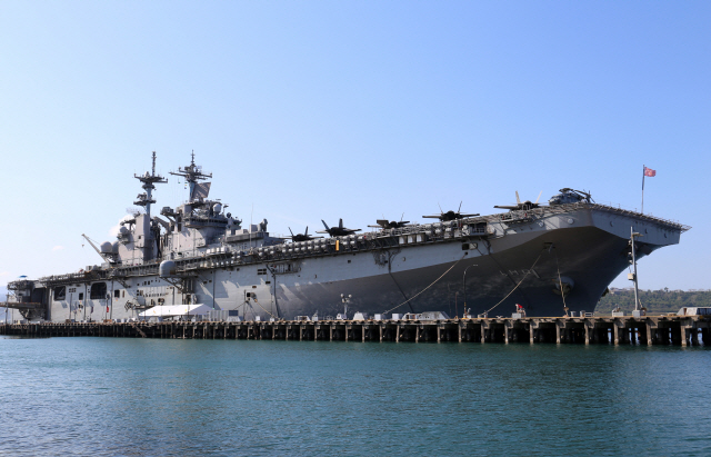 미국 강습상륙함인 ‘USS 와스프’가 지난 2일(현지시간) 필리핀 수비크항에 정박해 있다. /수비크=EPA연합뉴스