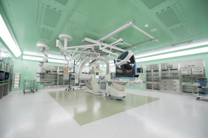 새 병원에 구축된 하이브리드 수술실은 대구경북에서 처음으로 운영된다. /제공=계명대
