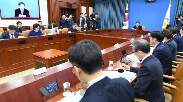 이낙연 국무총리가 11일 정부서울청사에서 열린 '국정현안점검조정회의'를 주재하고 있다./오승현기자 2019.4.11