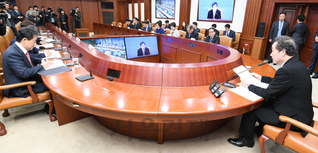 이낙연 국무총리가 11일 정부서울청사에서 열린 '국정현안점검조정회의'를 주재하고 있다./오승현기자 2019.4.11