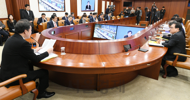 이낙연 국무총리가 11일 정부서울청사에서 열린 '국정현안점검조정회의'를 주재하고 있다./오승현기자 2019.4.11