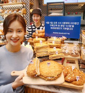 파리바게뜨 선릉아이타워점에서 모델들이 대한민국 임시정부 수립 100주년을 기념해 진행하는 ‘리멤버411 캠페인‘을 소개하고 있다. /사진제공=SPC