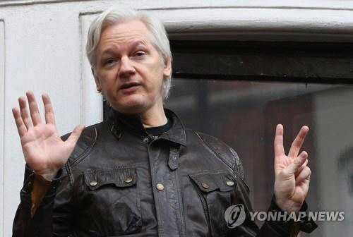 위키리크스 설립자 줄리안 어신지 영국서 체포