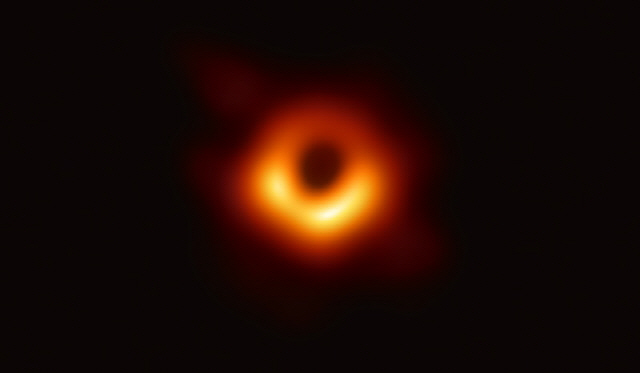 세계 과학사 최초 ‘실제 블랙홀’ 관측 성공 / Event Horizon Telescope Collaboration