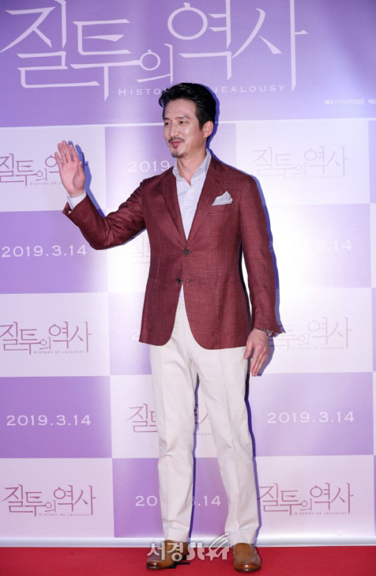 배우 정준호가 지난달 8일 서울 롯데시네마 건대입구에서 열린 영화 ‘질투의 역사’ VIP시사회에 참석하고 있다.