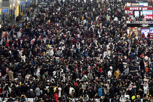 늙어가는 ‘14억 인구대국’…中, 2035년이면 연금 고갈