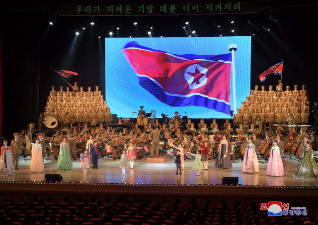 북한 최고인민회의 개최 축하 공연/연합뉴스