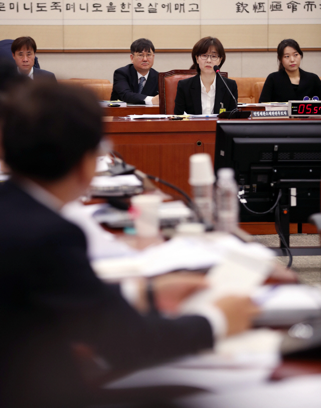 한국당 “이미선 철회하고 남편 후보자로 지명해라”