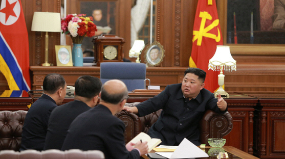 북한 김정은 국무위원장에 '최고대표' 수식어 추가된 의미