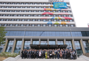 SBA와 ADB 아시아 회원국 관계자들이 지난 9일부터 12일까지 서울창업허브에서 창업 워크숍을 마친 후 기념 촬영을 하고 있다. /사진제공=SBA