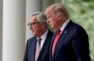 도널드 트럼프(오른쪽) 미국 대통령과 장-클로드 융커 유럽연합(EU) 집행위원장. /로이터연합뉴스