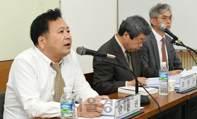 16일 서울 중구 프란치스코 교육회관에서 바른사회시민회의와 시장경제제도연구소 주최로 열린 정책토론회에서 패널들이 '약탈적 상속세 어떻게 개편할 것인가'를 주제로 열띤 토론을 벌이고 있다. 왼쪽부터 현진권 자유경제포럼 대표, 조동근 명지대 경제학과 명예교수, 황승연 경희대 사회학과 교수./오승현기자 2019.4.16