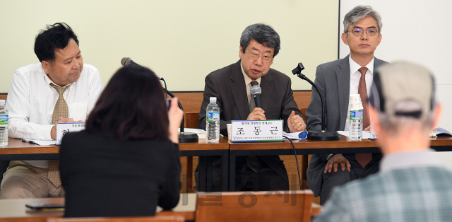 16일 서울 중구 프란치스코 교육회관에서 바른사회시민회의와 시장경제제도연구소 주최로 열린 정책토론회에서 패널들이 '약탈적 상속세 어떻게 개편할 것인가'를 주제로 열띤 토론을 벌이고 있다. 왼쪽부터 현진권 자유경제포럼 대표, 조동근 명지대 경제학과 명예교수, 황승연 경희대 사회학과 교수./오승현기자 2019.4.16