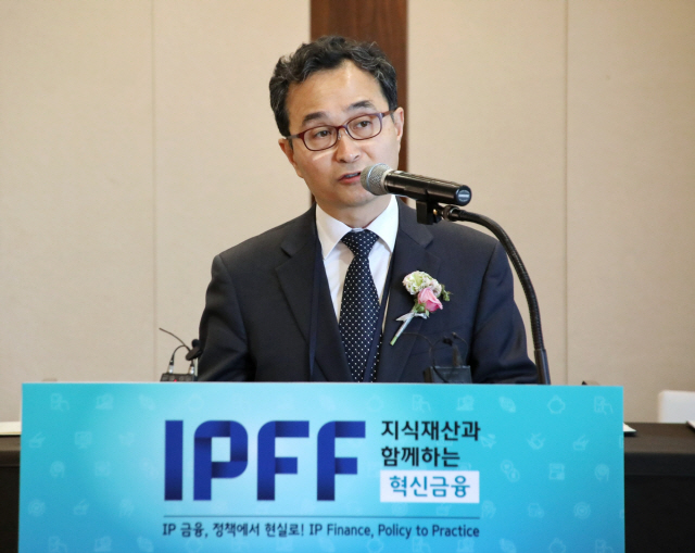 박원주 특허청장이 17일 제1회 IP금융포럼에서 인사말을 하고 있다./사진제공=특허청