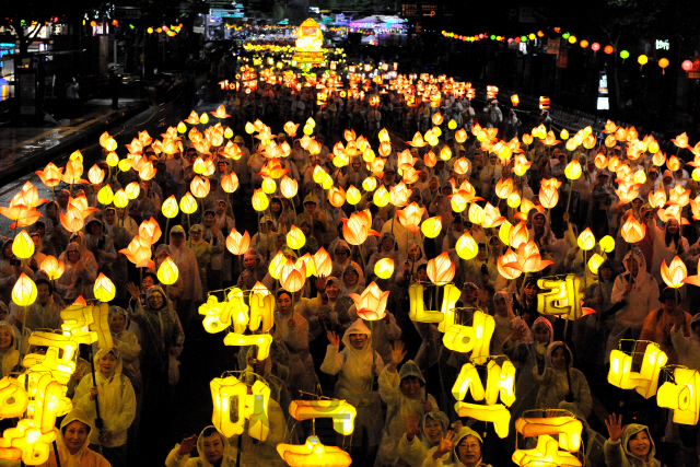 '부처님오신날' 10만개 등불 서울시내 수놓는다