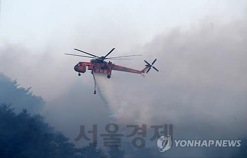 산불 진화하는 산림청 초대형헬기 [연합뉴스 자료사진]