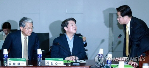 안철수 전 의원(중앙)과 이태규 의원(오른쪽) / 사진=연합뉴스