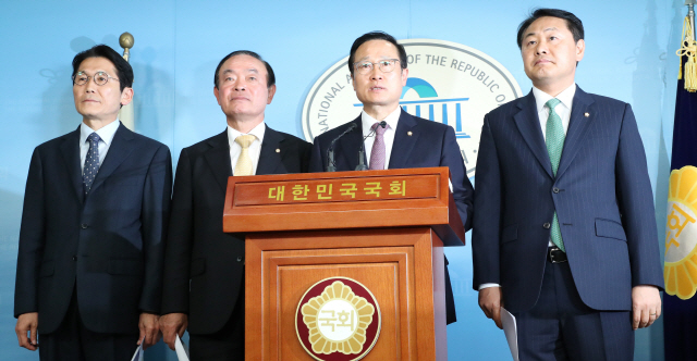 한국당 뺀 여야 4당 “패스트트랙 잠정합의”