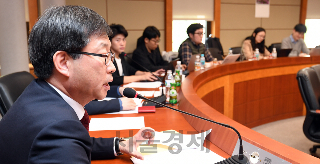 정진택 고려대학교 신임 총장이 22일 서울 성북구 안암로 고려대에서 학교 발전 계획을 발표하고 있다./오승현기자 2019.4.22