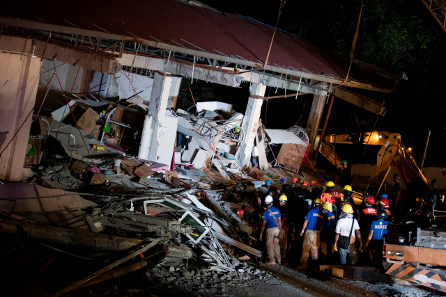 6.1, 6.4 필리핀 이틀 연속 지진 강타…'불안한 불의고리'