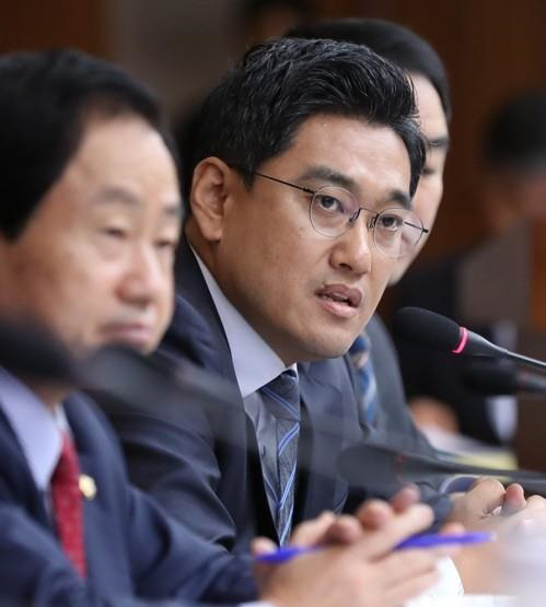 사법개혁특별위원회 위원인 오신환 바른미래당 의원이 공수처 패스트트랙 올리기에 반대한다는 입장을 밝혔다./연합뉴스