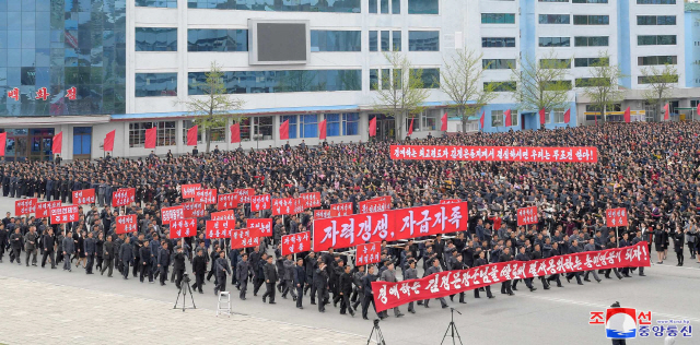 강원도 결의대회가 18일 북한 원산시 해안광장에서 진행 됐다고 조선중앙통신이 19일 보도했다./평양 조선중앙통신=연합뉴스